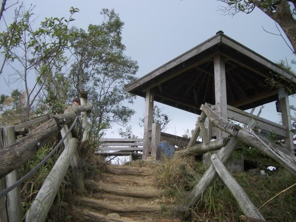 攻都搞不清楚這是第幾個涼亭了...＠＃＄％