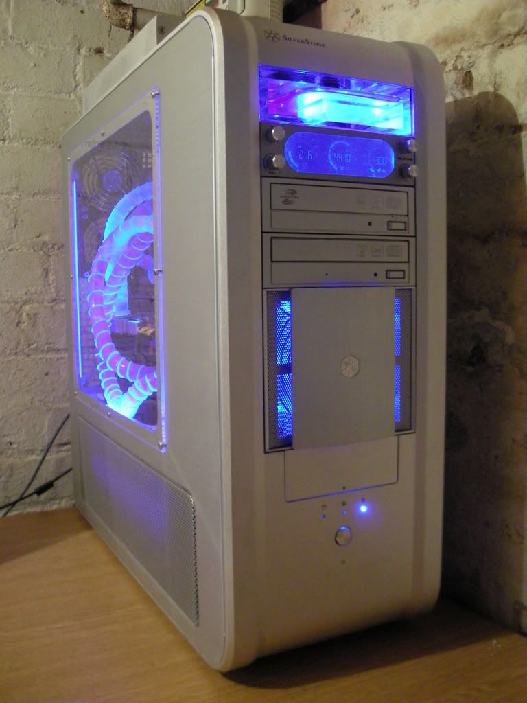 http://i248.photobucket.com/albums/gg174/GlowingBulb/Liquid%20Cooled%20TJ07/TJ07Front2.jpg