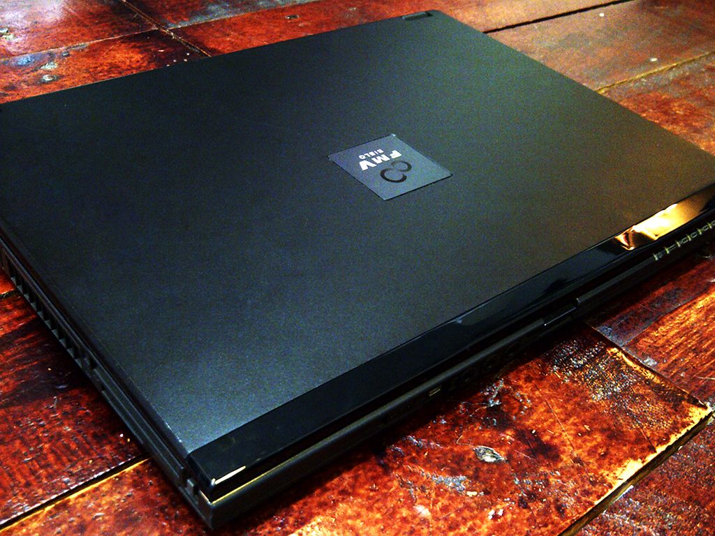 Cần bán Laptop Fujitsu FMV-BIBLO MG MG70W | 98% - 1
