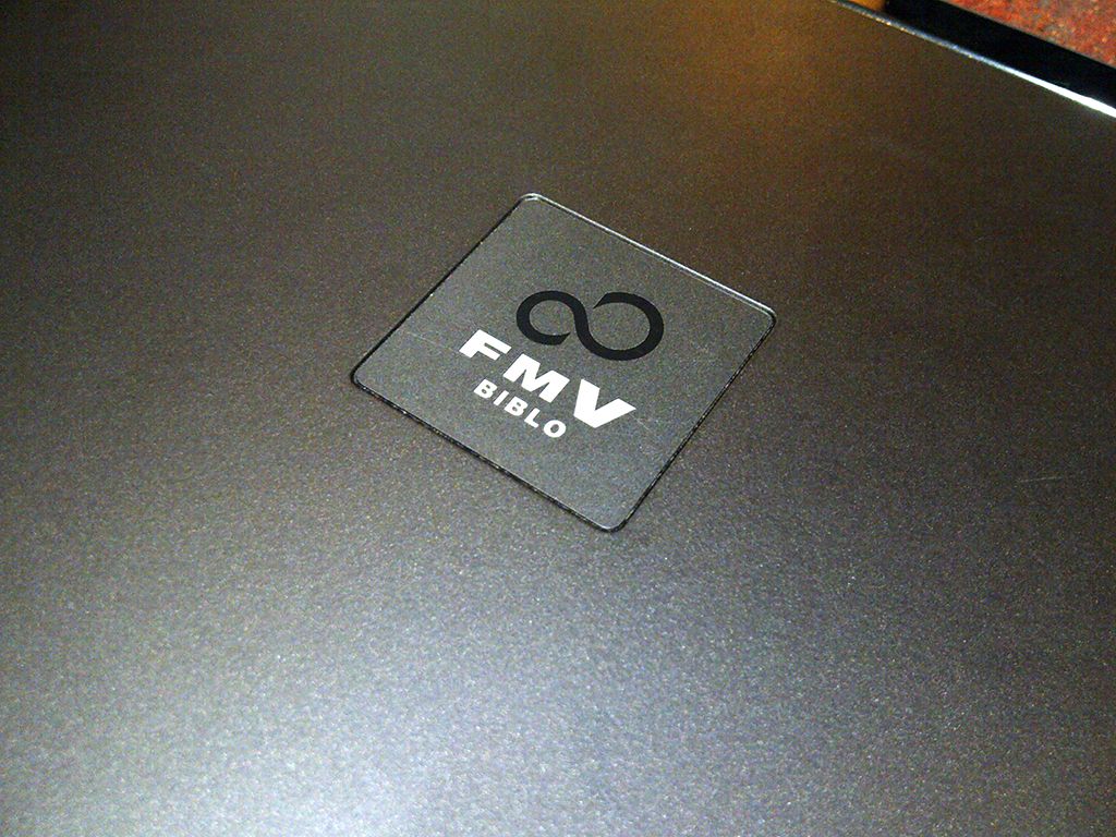 Cần bán Laptop Fujitsu FMV-BIBLO MG MG70W | 98% - 3