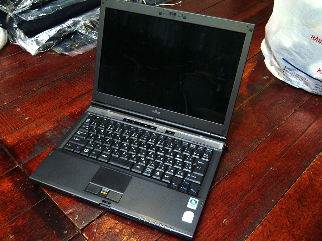 Cần bán Laptop Fujitsu FMV-BIBLO MG MG70W | 98%