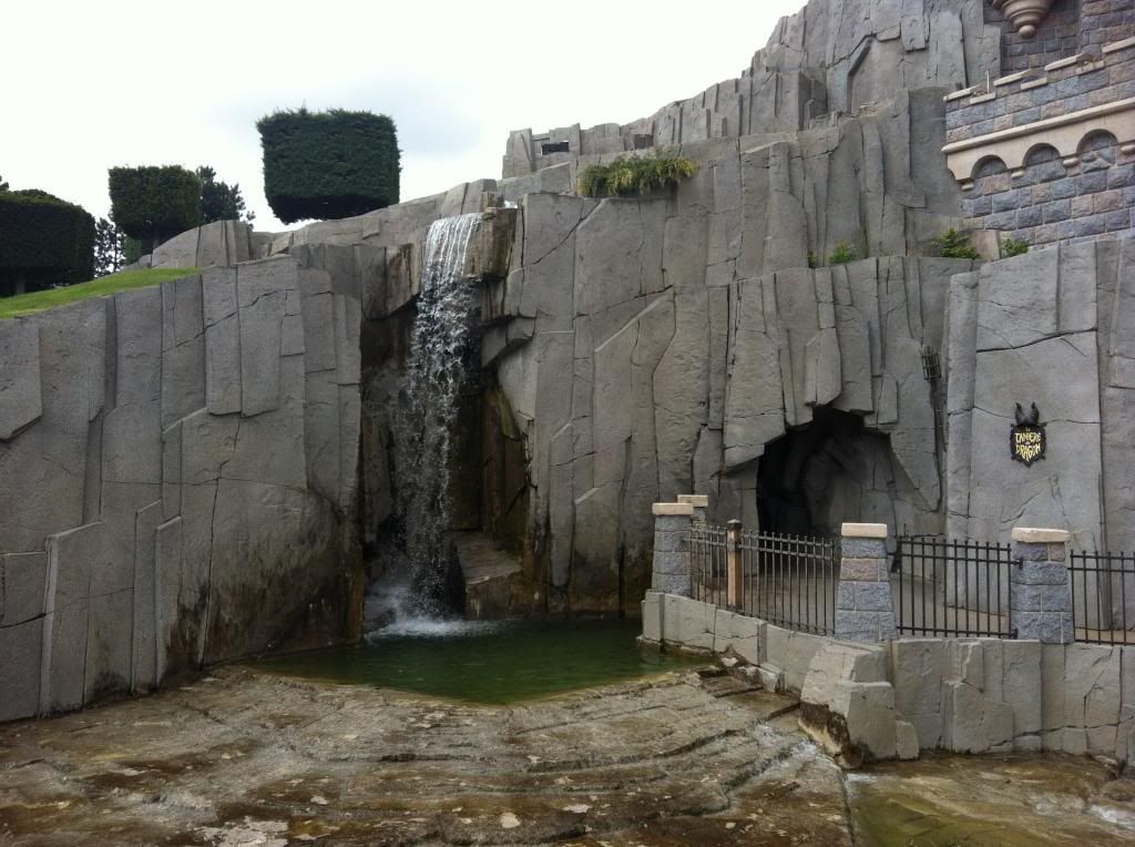 waterfall castle disneyland paris
