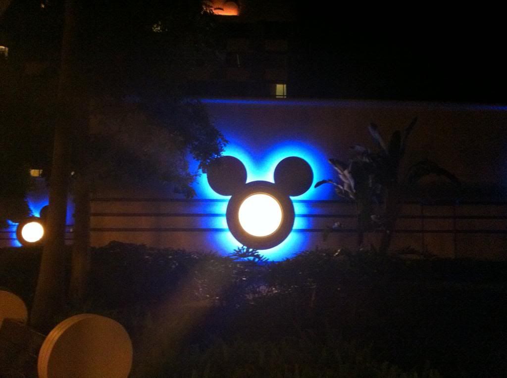 disney's hollywood hotel mickey lights outside