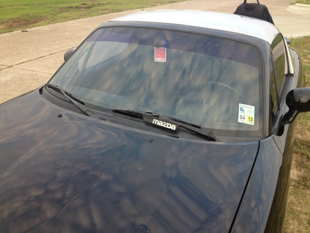 Windshield wiper spoiler/deflector doodad