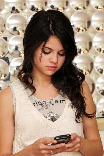 selena_gomez_1213286564.jpg