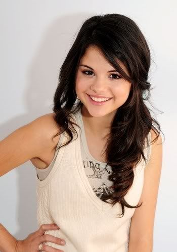 selena_gomez_12132865661.jpg