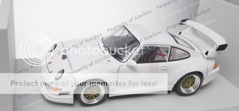 18 UT Porsche 911 GT2   RARE WHITE   Street Version  