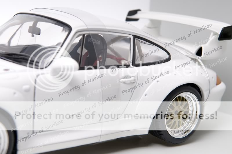 18 UT Porsche 911 GT2   RARE WHITE   Street Version  